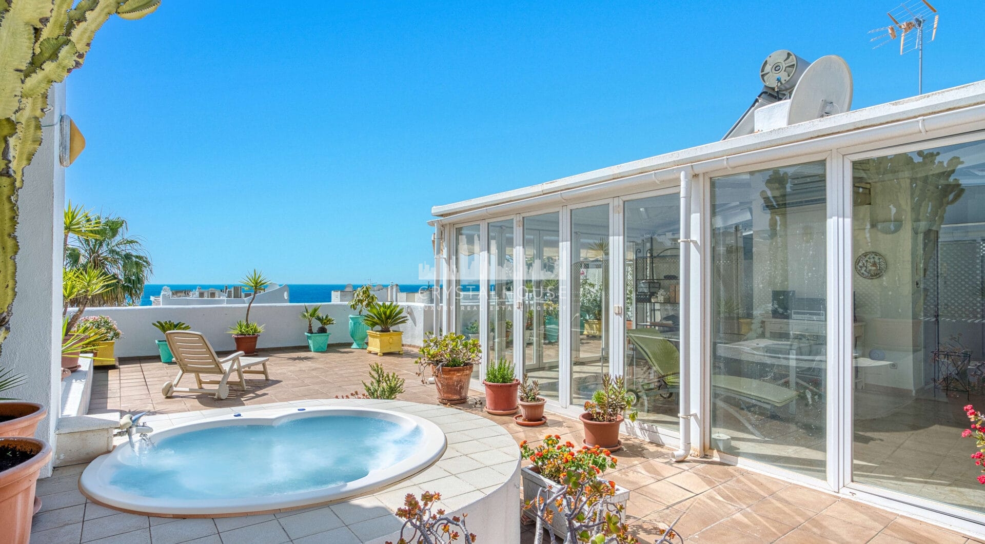 Impressive three bedroom, south facing duplex penthouse in the well-known and gated community Marbella Real