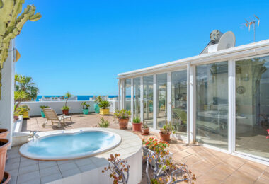Impressive three bedroom, south facing duplex penthouse in the well-known and gated community Marbella Real