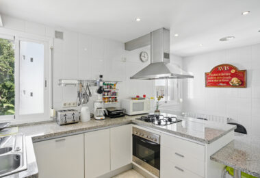 Impressive three bedroom, south facing duplex penthouse in the well-known and gated community Marbella Real