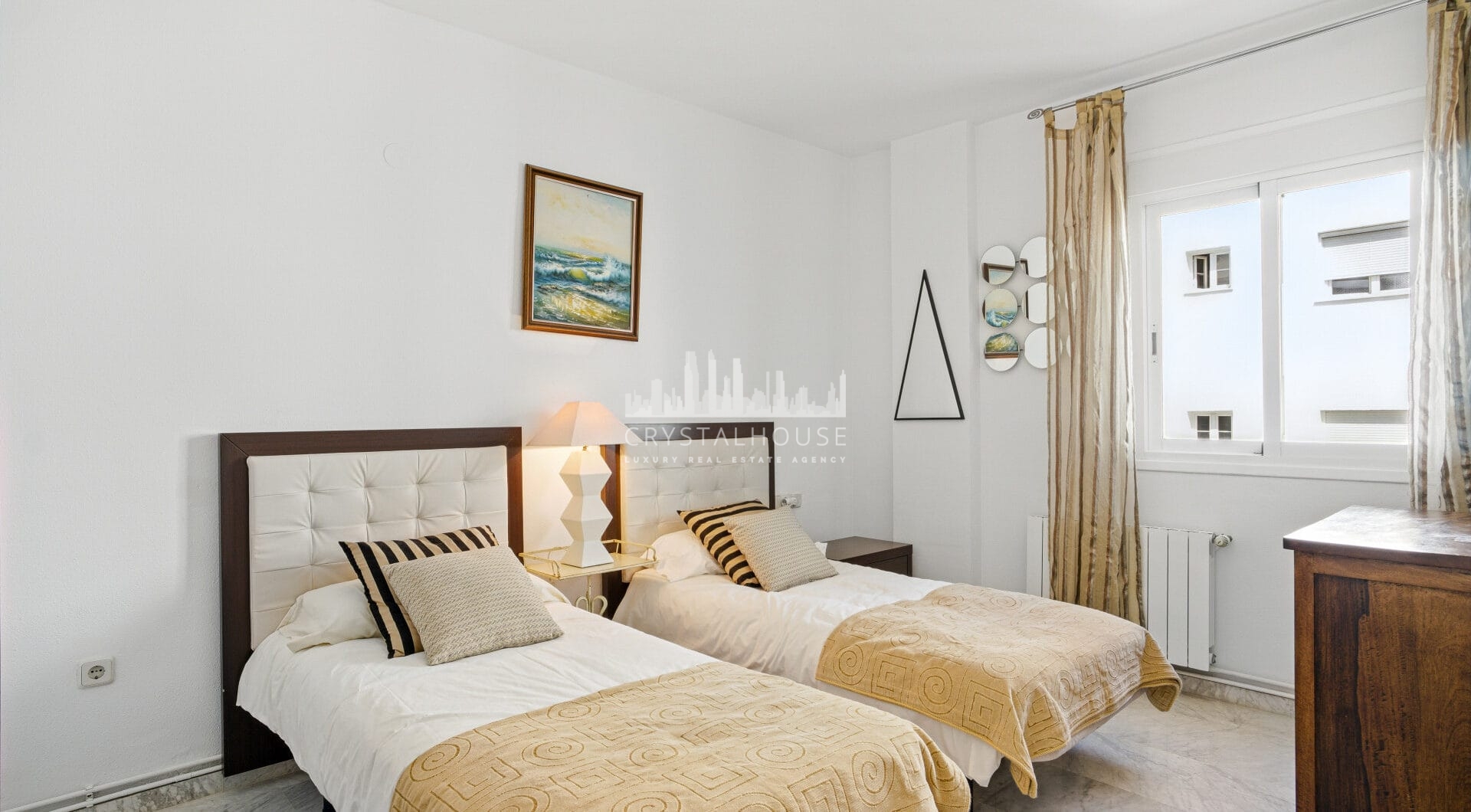 Impressive three bedroom, south facing duplex penthouse in the well-known and gated community Marbella Real