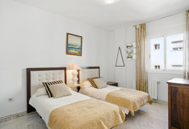 Impressive three bedroom, south facing duplex penthouse in the well-known and gated community Marbella Real