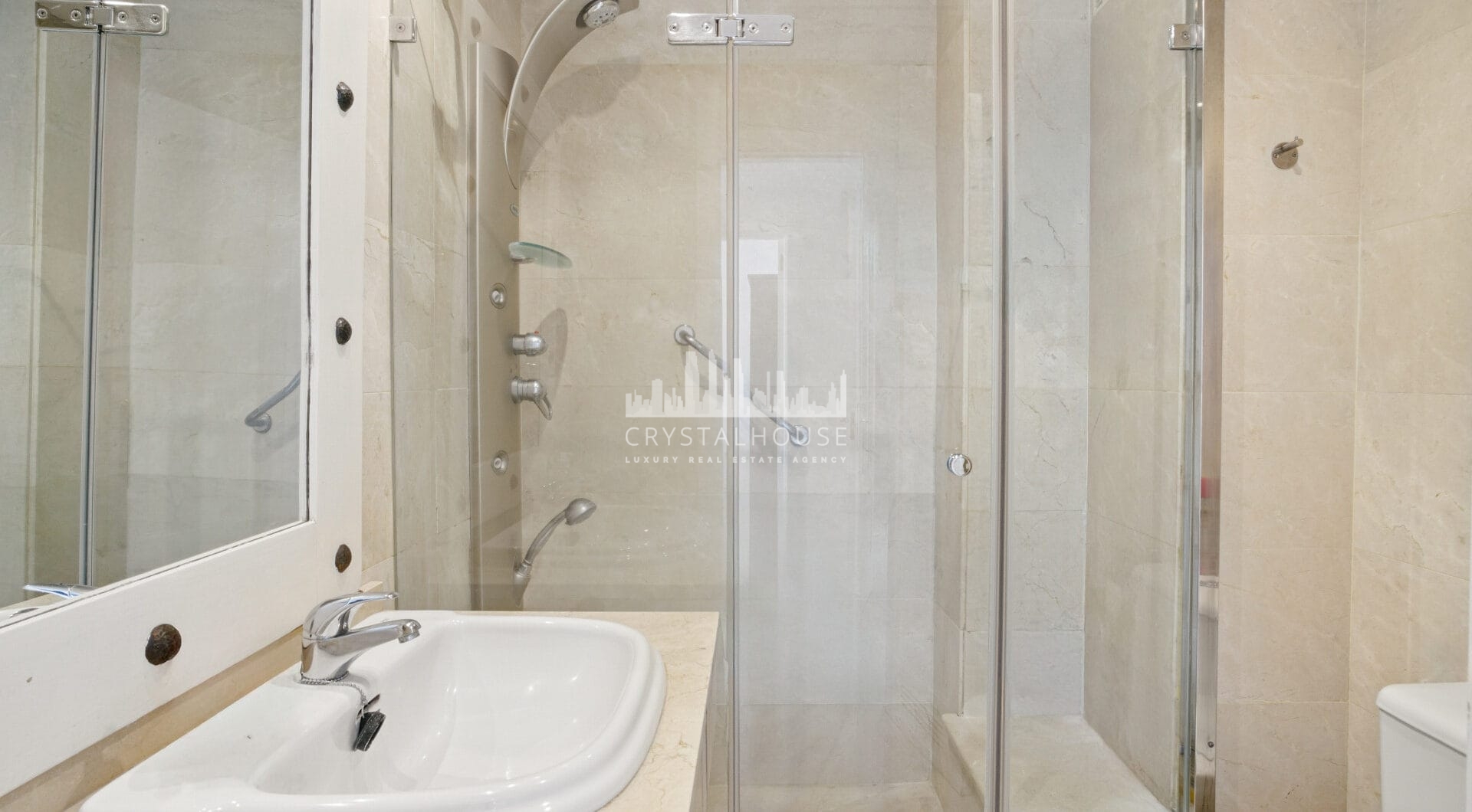 Impressive three bedroom, south facing duplex penthouse in the well-known and gated community Marbella Real