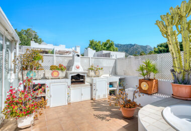 Impressive three bedroom, south facing duplex penthouse in the well-known and gated community Marbella Real