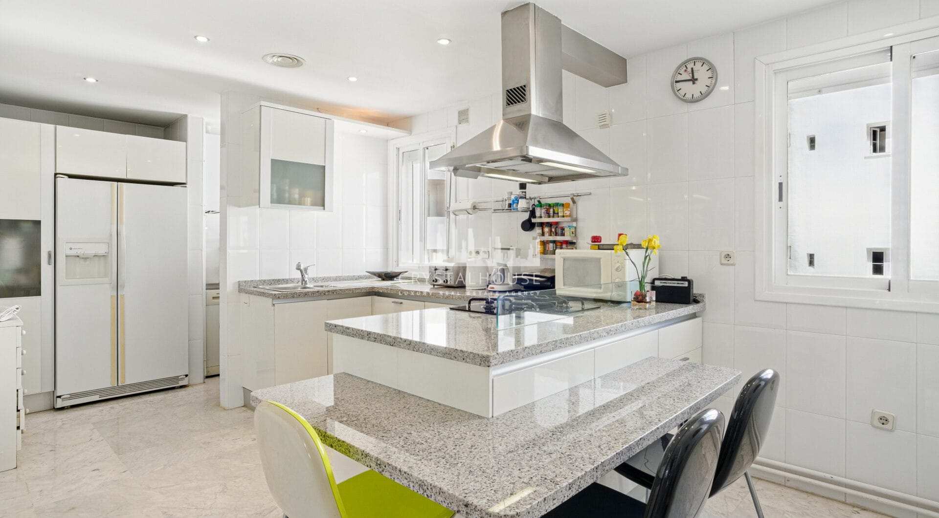 Impressive three bedroom, south facing duplex penthouse in the well-known and gated community Marbella Real