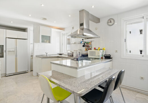Impressive three bedroom, south facing duplex penthouse in the well-known and gated community Marbella Real