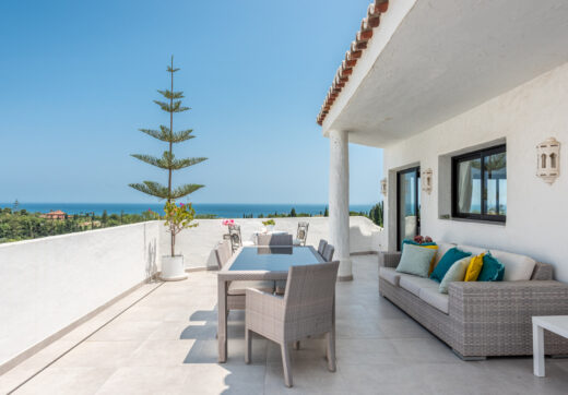 Elegant Penthouse with Breathtaking Views in Coto Real, Marbella’s Golden Mile