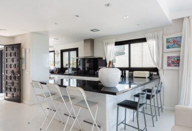 Elegant Penthouse with Breathtaking Views in Coto Real, Marbella’s Golden Mile