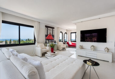 Elegant Penthouse with Breathtaking Views in Coto Real, Marbella’s Golden Mile