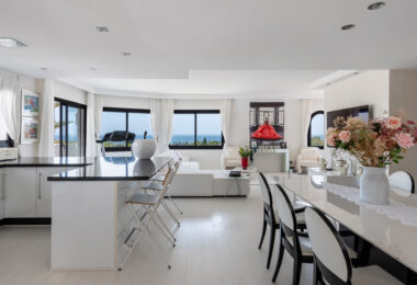 Elegant Penthouse with Breathtaking Views in Coto Real, Marbella’s Golden Mile