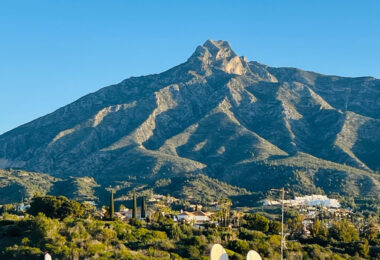 Elegant Penthouse with Breathtaking Views in Coto Real, Marbella’s Golden Mile
