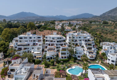 Elegant Penthouse with Breathtaking Views in Coto Real, Marbella’s Golden Mile