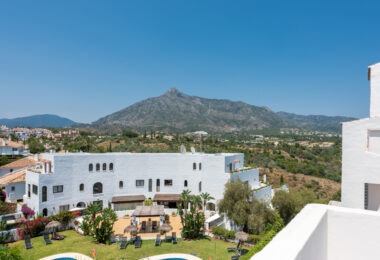 Elegant Penthouse with Breathtaking Views in Coto Real, Marbella’s Golden Mile