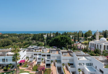 Elegant Penthouse with Breathtaking Views in Coto Real, Marbella’s Golden Mile