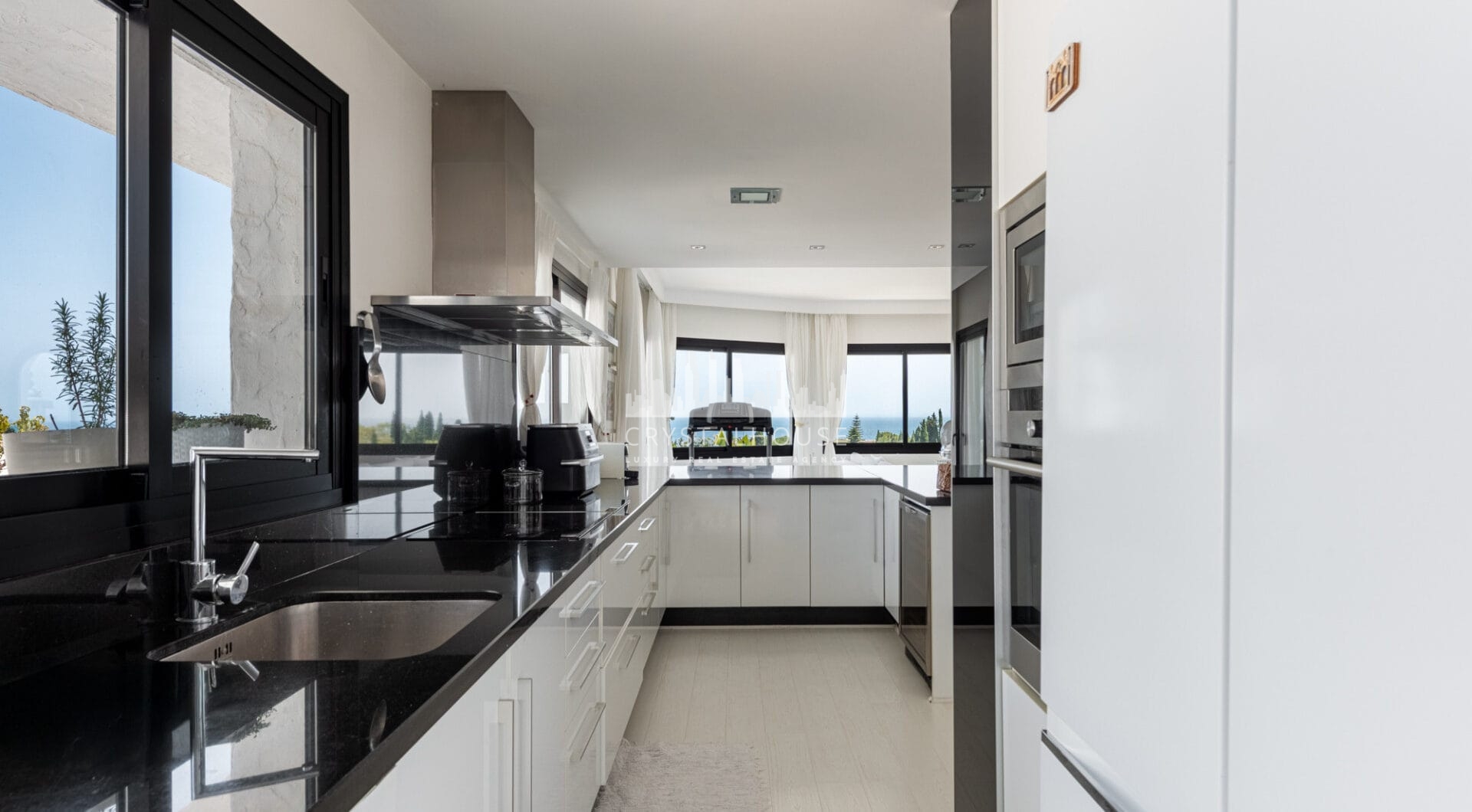 Elegant Penthouse with Breathtaking Views in Coto Real, Marbella’s Golden Mile