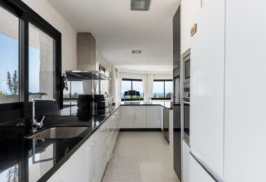 Elegant Penthouse with Breathtaking Views in Coto Real, Marbella’s Golden Mile