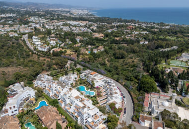 Elegant Penthouse with Breathtaking Views in Coto Real, Marbella’s Golden Mile