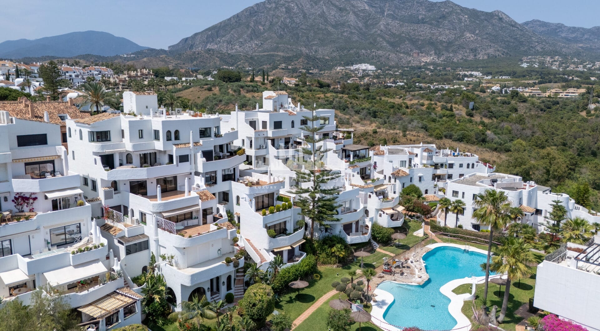 Elegant Penthouse with Breathtaking Views in Coto Real, Marbella’s Golden Mile