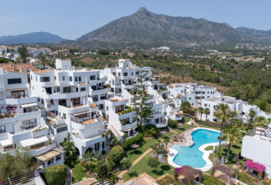 Elegant Penthouse with Breathtaking Views in Coto Real, Marbella’s Golden Mile