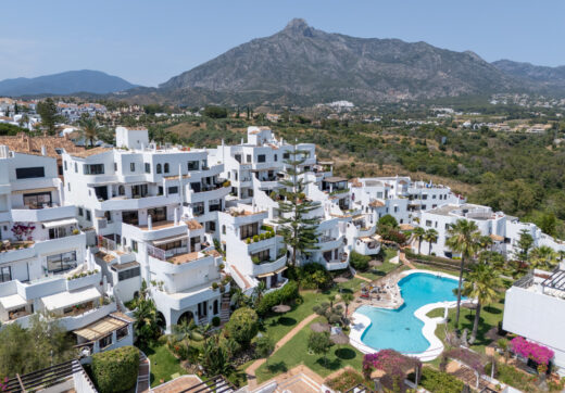 Elegant Penthouse with Breathtaking Views in Coto Real, Marbella’s Golden Mile