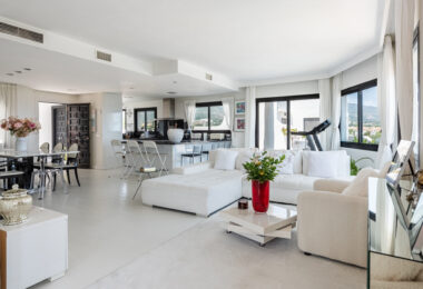 Elegant Penthouse with Breathtaking Views in Coto Real, Marbella’s Golden Mile