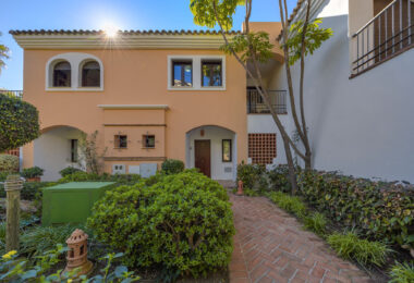 Spacious Townhouse in Los Almendros, Los Arqueros Golf