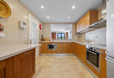 Spacious Townhouse in Los Almendros, Los Arqueros Golf