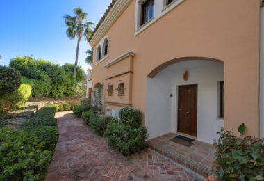 Spacious Townhouse in Los Almendros, Los Arqueros Golf