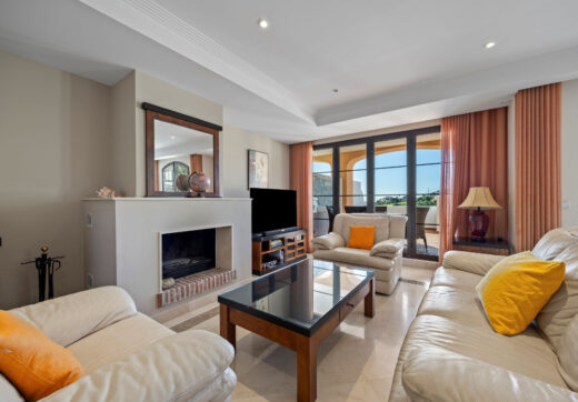 Spacious Townhouse in Los Almendros, Los Arqueros Golf