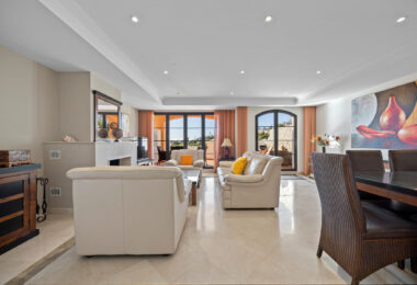 Spacious Townhouse in Los Almendros, Los Arqueros Golf