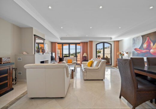 Spacious Townhouse in Los Almendros, Los Arqueros Golf