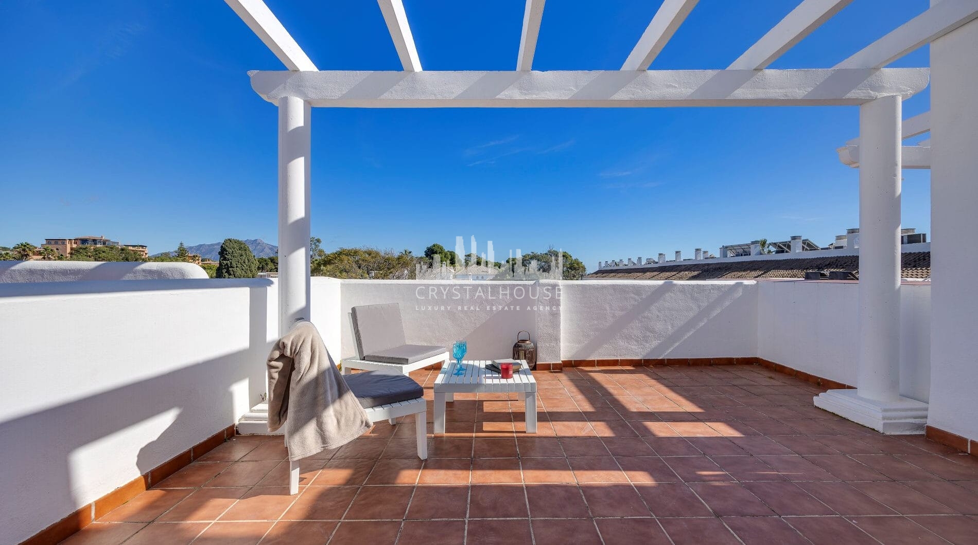 Live frontline beach in the exclusive El Saladillo Beach, Estepona