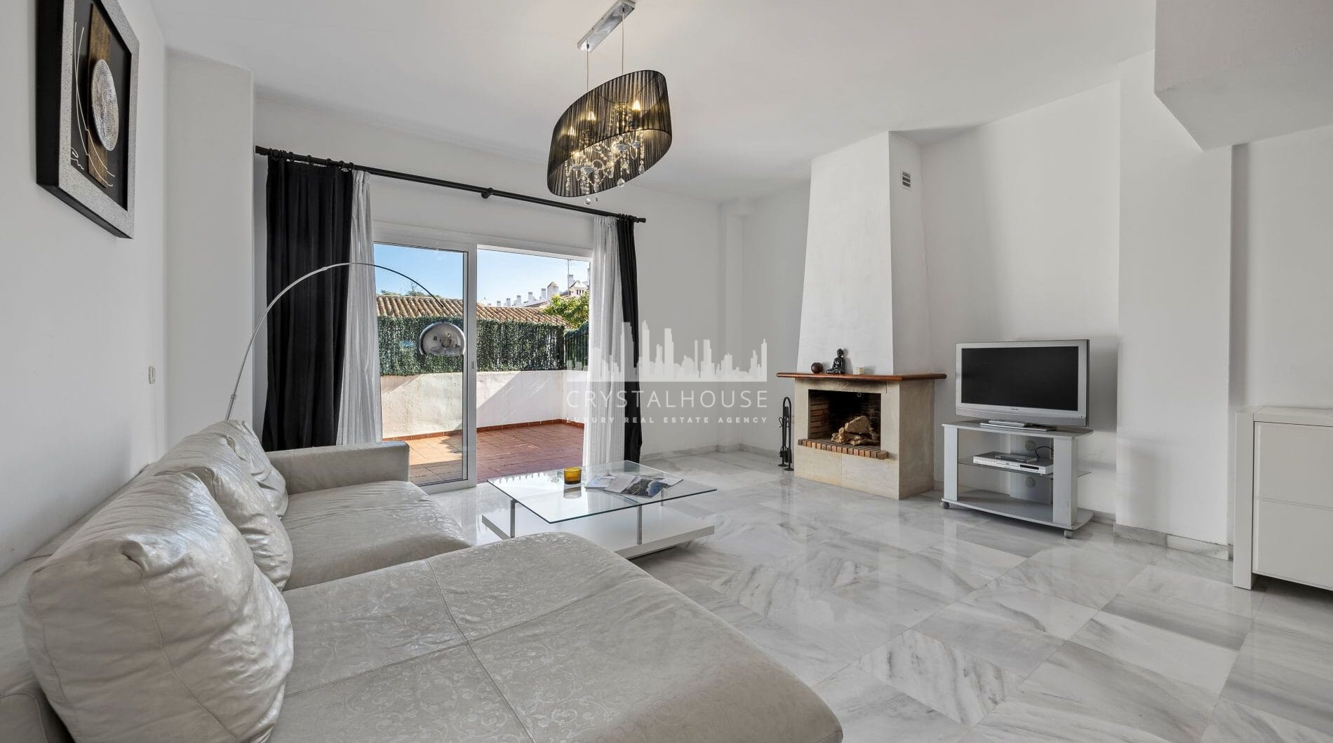 Live frontline beach in the exclusive El Saladillo Beach, Estepona
