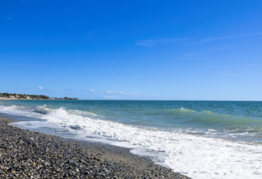Live frontline beach in the exclusive El Saladillo Beach, Estepona