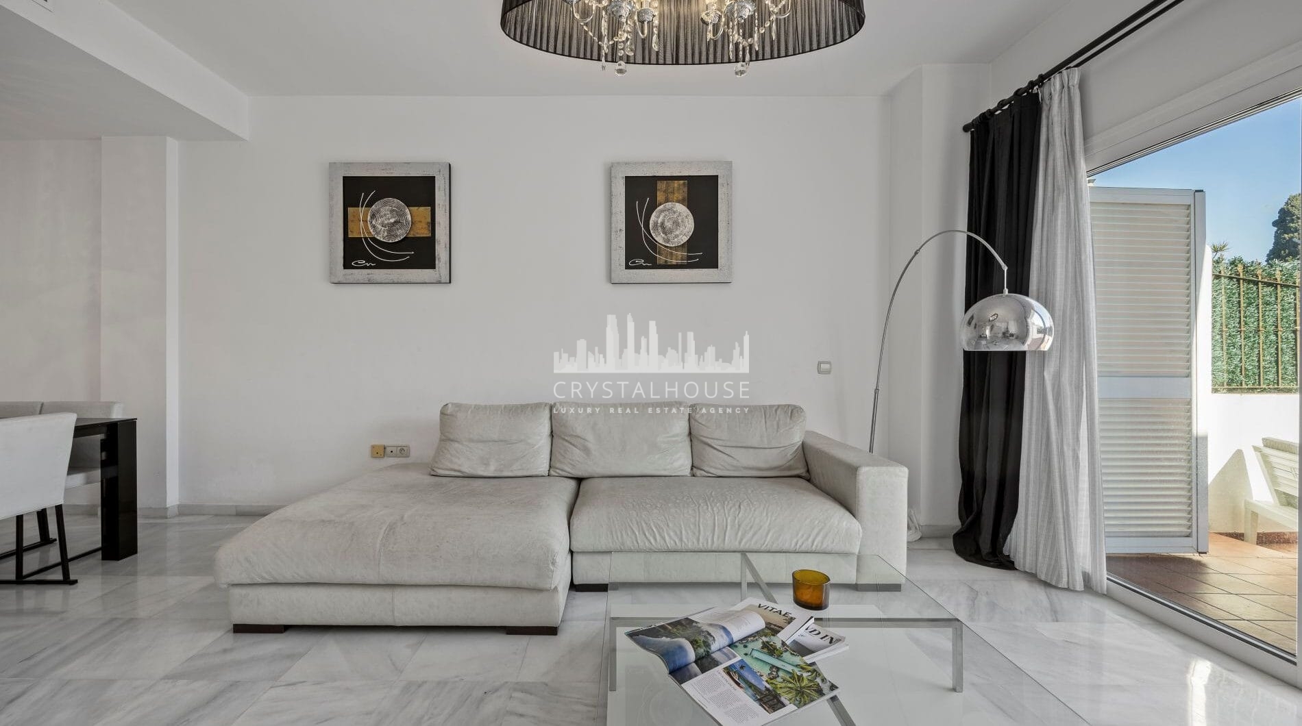 Live frontline beach in the exclusive El Saladillo Beach, Estepona