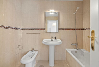 Live frontline beach in the exclusive El Saladillo Beach, Estepona