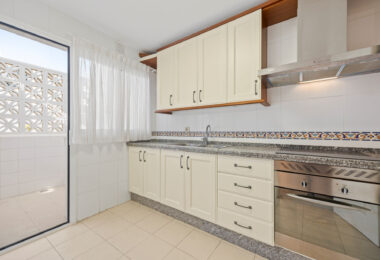 Live frontline beach in the exclusive El Saladillo Beach, Estepona