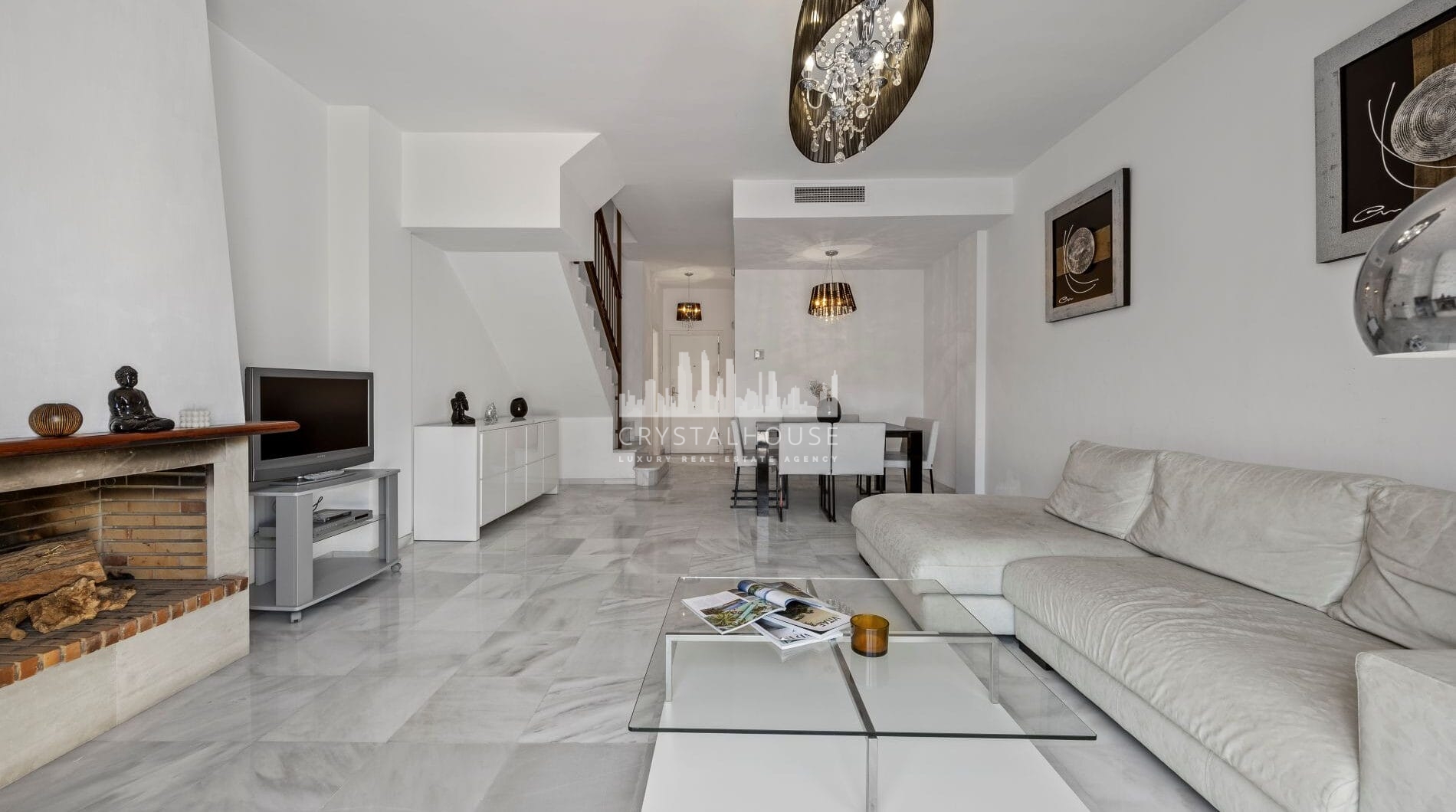 Live frontline beach in the exclusive El Saladillo Beach, Estepona