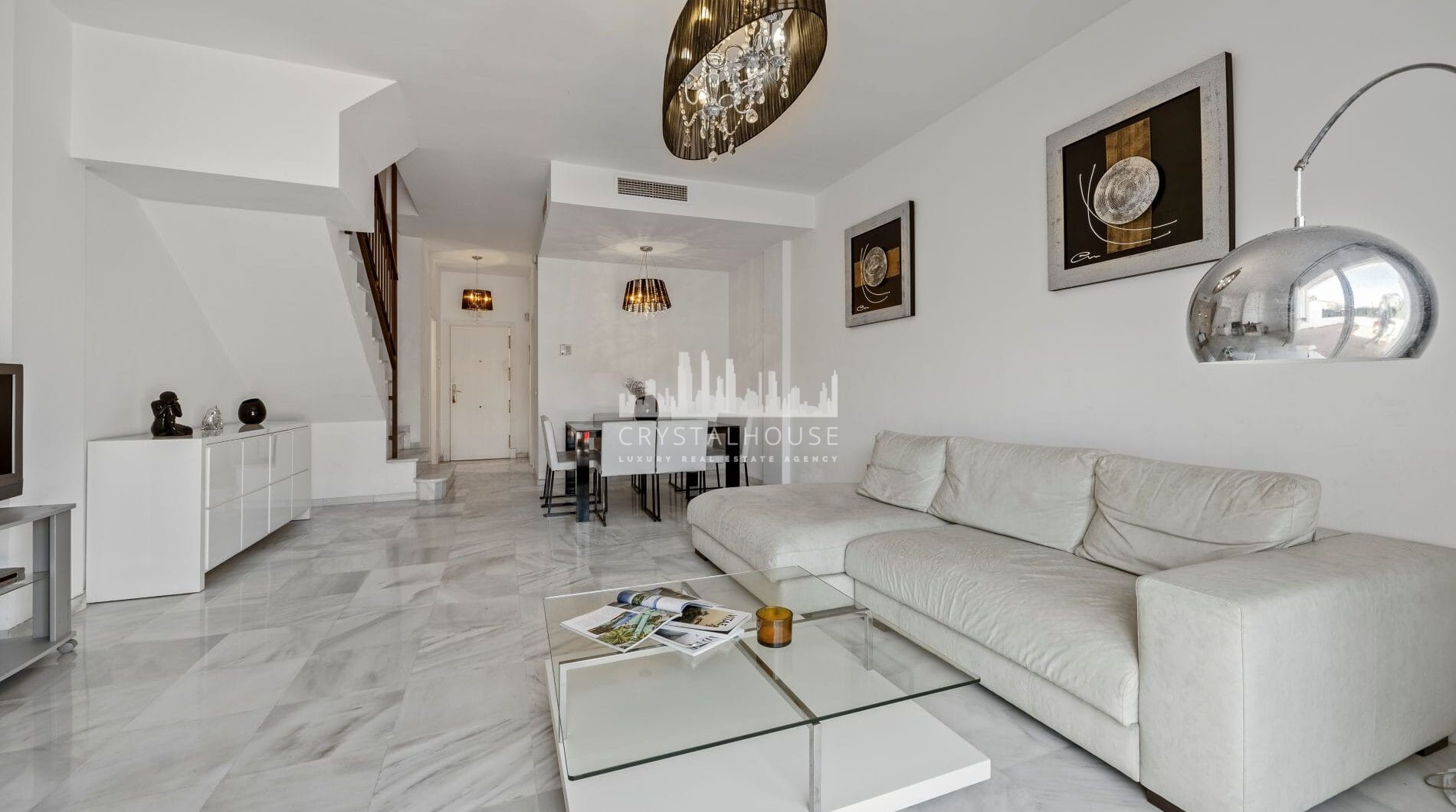 Live frontline beach in the exclusive El Saladillo Beach, Estepona