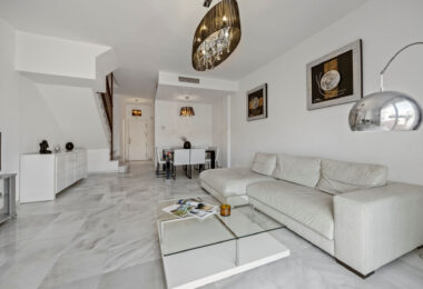 Live frontline beach in the exclusive El Saladillo Beach, Estepona