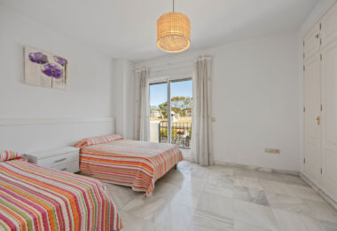 Live frontline beach in the exclusive El Saladillo Beach, Estepona