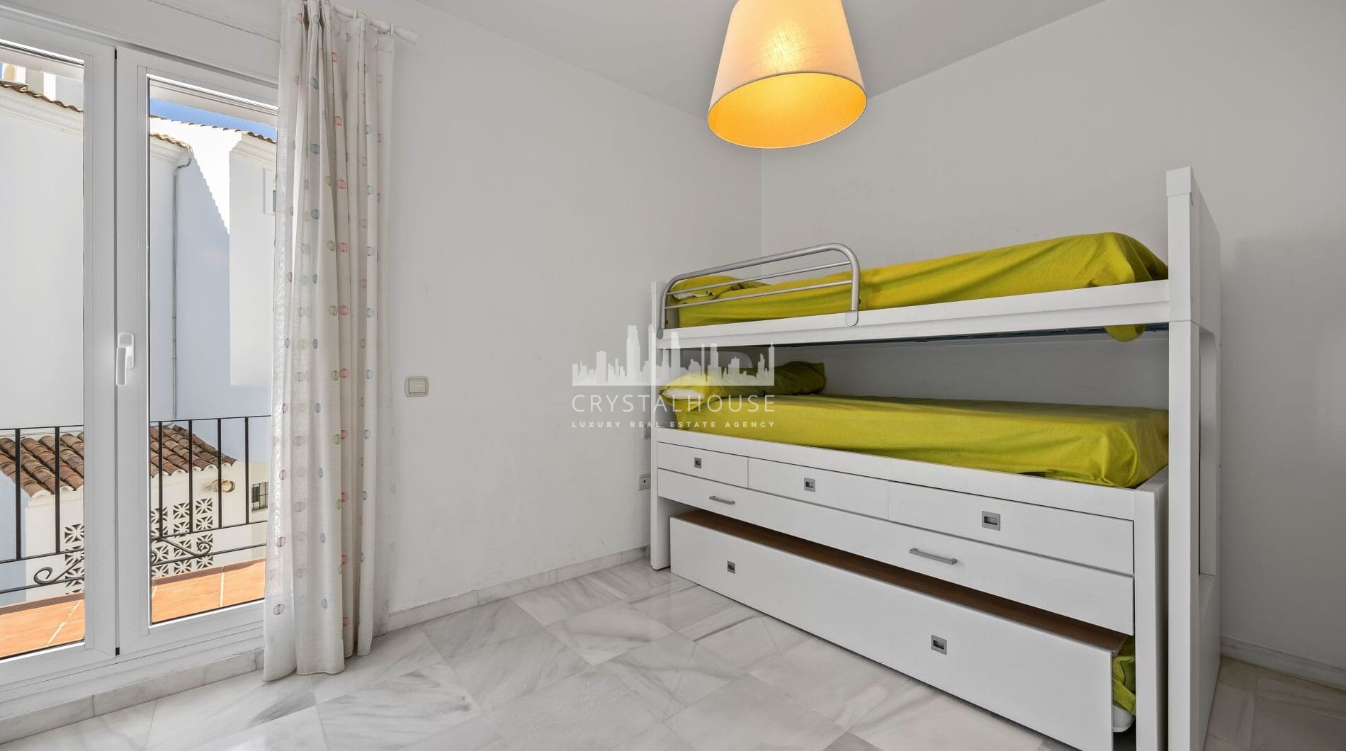 Live frontline beach in the exclusive El Saladillo Beach, Estepona