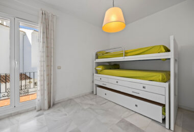 Live frontline beach in the exclusive El Saladillo Beach, Estepona