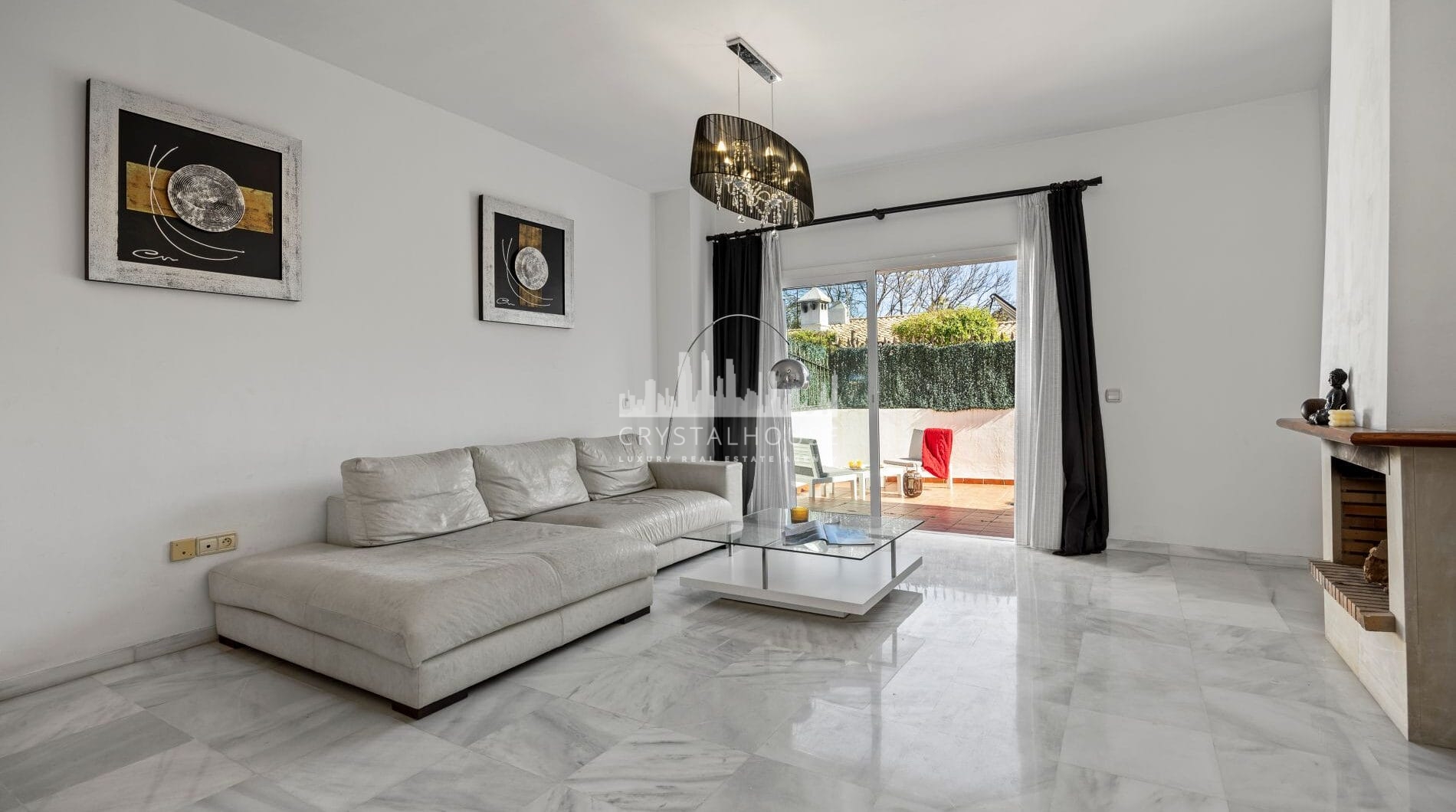 Live frontline beach in the exclusive El Saladillo Beach, Estepona