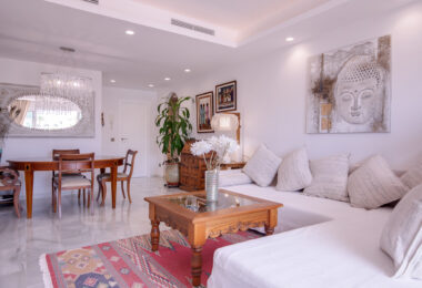 Duplex penthouse with an incredible terrace and panoramic views, in the heart of Puerto Banus