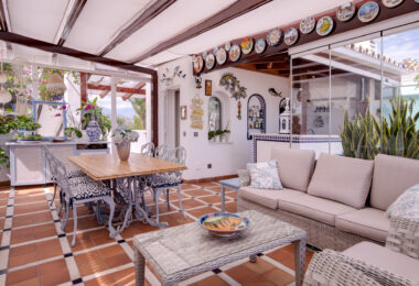 Duplex penthouse with an incredible terrace and panoramic views, in the heart of Puerto Banus