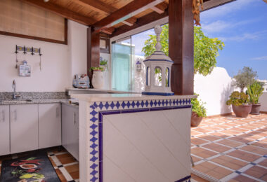 Duplex penthouse with an incredible terrace and panoramic views, in the heart of Puerto Banus