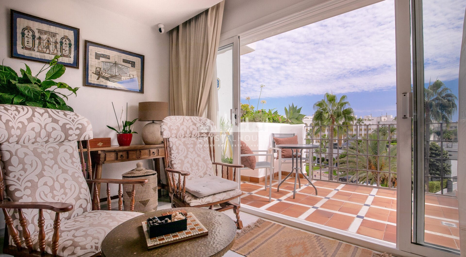 Duplex penthouse with an incredible terrace and panoramic views, in the heart of Puerto Banus