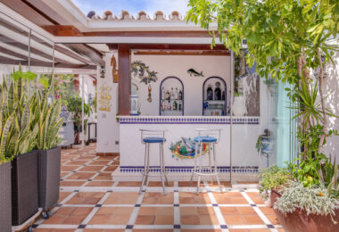 Duplex penthouse with an incredible terrace and panoramic views, in the heart of Puerto Banus