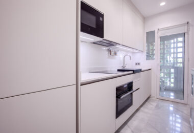 Duplex penthouse with an incredible terrace and panoramic views, in the heart of Puerto Banus
