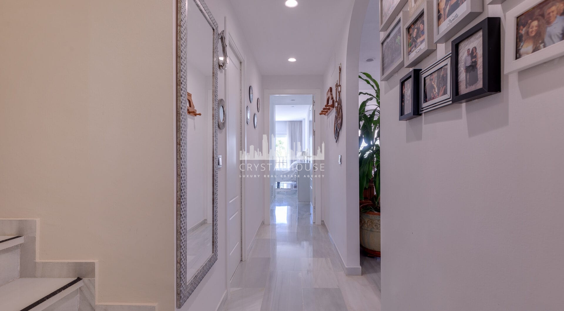 Duplex penthouse with an incredible terrace and panoramic views, in the heart of Puerto Banus